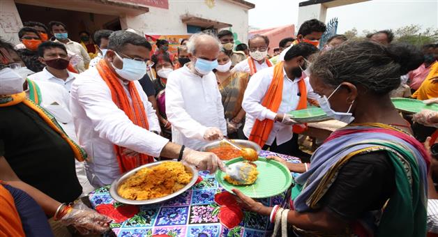 କେନ୍ଦ୍ରମନ୍ତ୍ରୀ ଧର୍ମେନ୍ଦ୍ର ପ୍ରଧାନ ବାଲେଶ୍ୱର ବାତ୍ୟା ପ୍ରଭାବିତ ଅଞ୍ଚଳ ପରିଦର୍ଶନ କରି ପୀଡିତଙ୍କ ସମସ୍ୟା ବୁଝିଲେ-